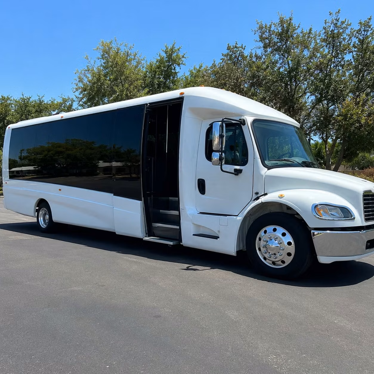 for easy multi stop prom pickups across menifee a minibus is a smart move