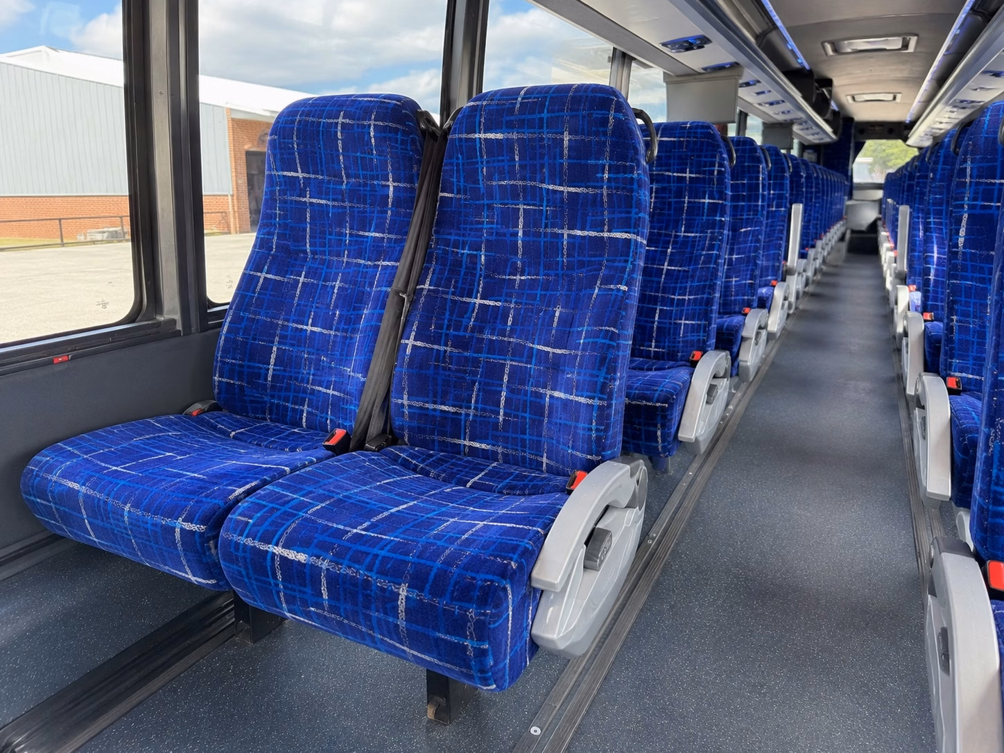shuttle guests between menifee wedding venues and hotel blocks with ease